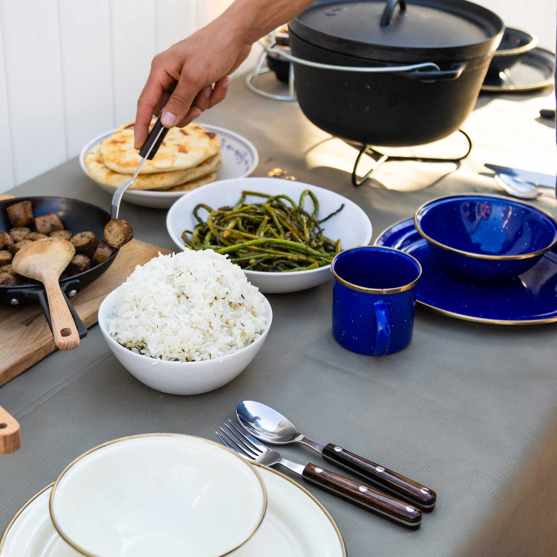 Mesa 4 Person Enamelware Table Set